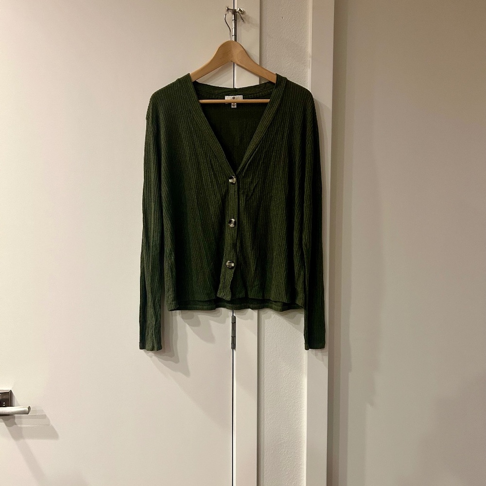 Socialite ribbed button‑front cardigan – size M